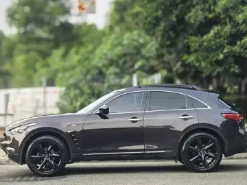 2015 Infiniti QX70 с пробегом 150 000 км