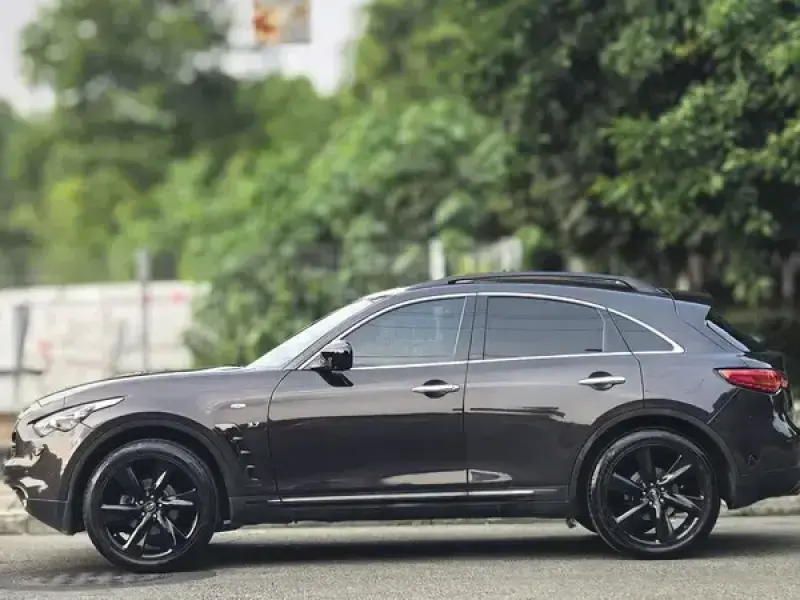 2015 Infiniti QX70 с пробегом 150 000 км