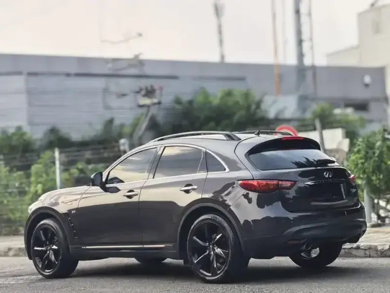 2015 Infiniti QX70 с пробегом 150 000 км