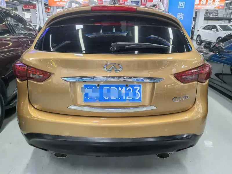 2013 Infiniti QX70 с пробегом 154 000 км