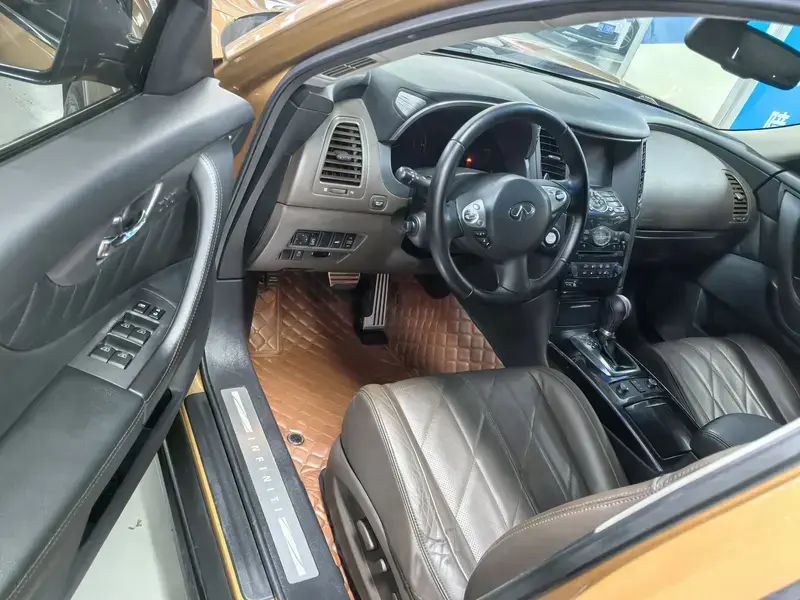 2013 Infiniti QX70 с пробегом 154 000 км