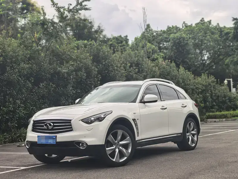 2013 Infiniti QX70 с пробегом 130 000 км