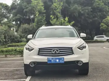 2013 Infiniti QX70 с пробегом 130 000 км