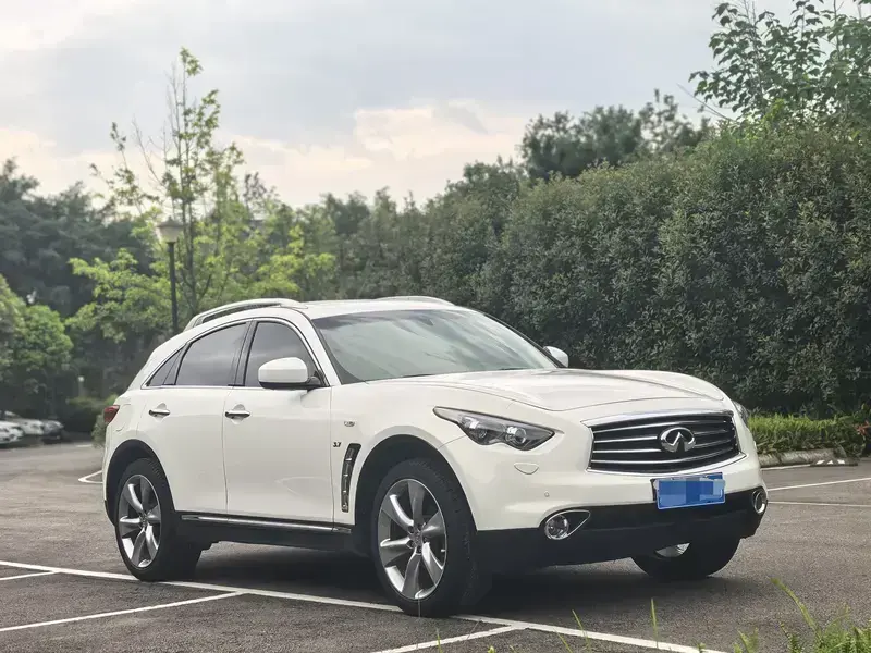 2013 Infiniti QX70 с пробегом 130 000 км