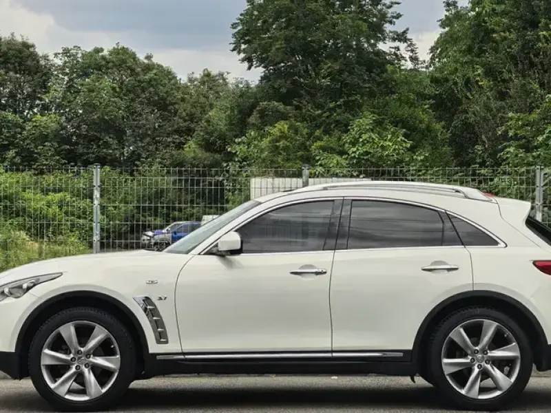 2013 Infiniti QX70 с пробегом 130 000 км