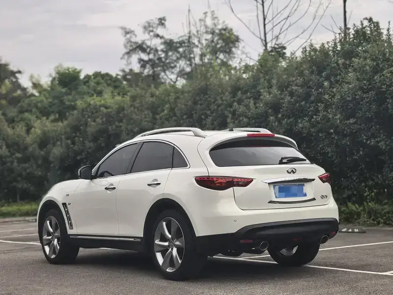 2013 Infiniti QX70 с пробегом 130 000 км