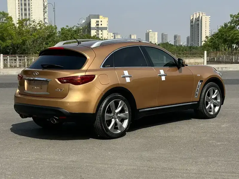 2013 Infiniti QX70 с пробегом 47 000 км