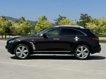 2013 Infiniti QX70 с пробегом 94 000 км