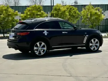 2013 Infiniti QX70 с пробегом 94 000 км