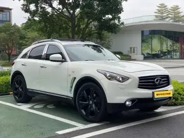 2013 Infiniti QX70 с пробегом 152 000 км