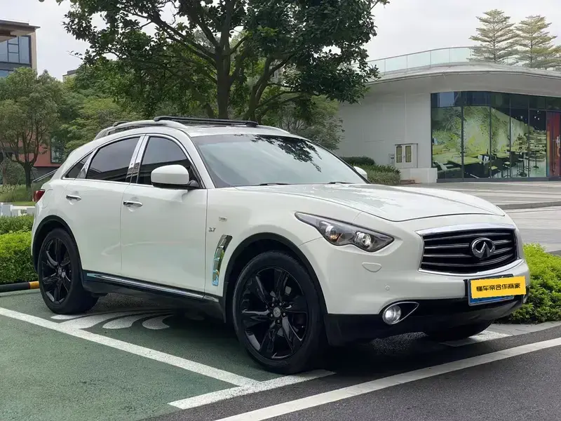 2013 Infiniti QX70 с пробегом 152 000 км