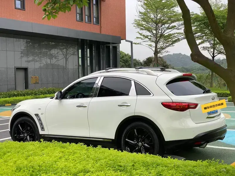 2013 Infiniti QX70 с пробегом 152 000 км