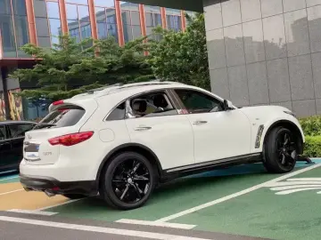 2013 Infiniti QX70 с пробегом 152 000 км