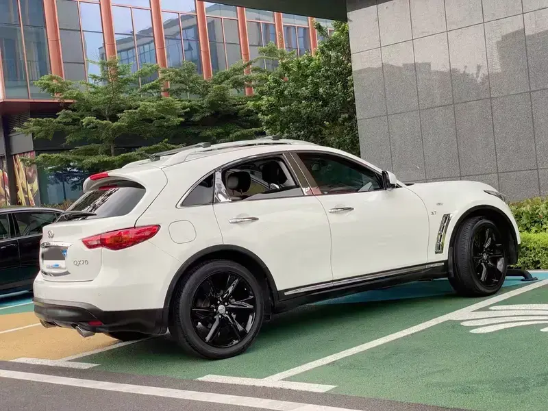 2013 Infiniti QX70 с пробегом 152 000 км