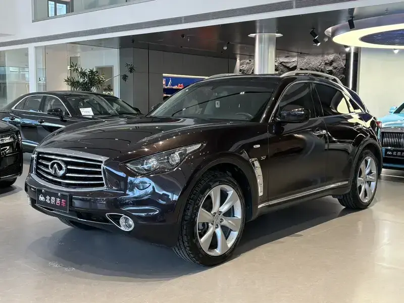 2013 Infiniti QX70 с пробегом 87 000 км