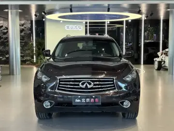 2013 Infiniti QX70 с пробегом 87 000 км