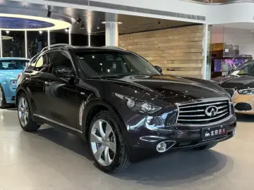 2013 Infiniti QX70 с пробегом 87 000 км