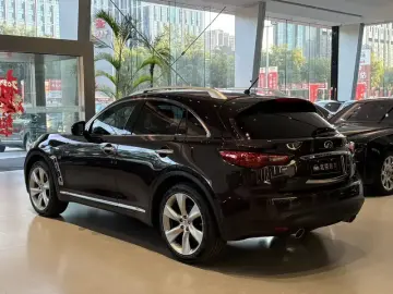 2013 Infiniti QX70 с пробегом 87 000 км