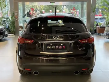 2013 Infiniti QX70 с пробегом 87 000 км