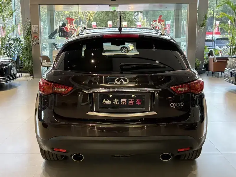 2013 Infiniti QX70 с пробегом 87 000 км