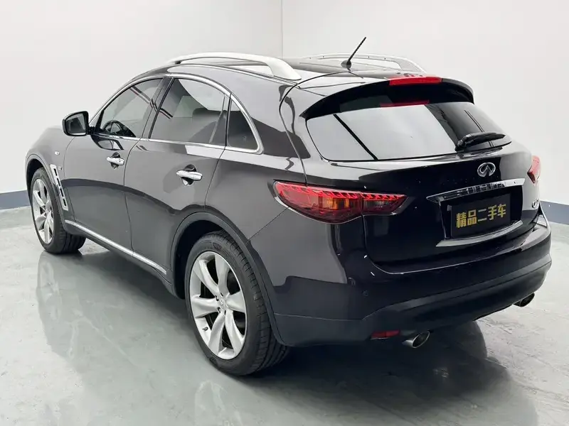 2013 Infiniti QX70 с пробегом 74 000 км