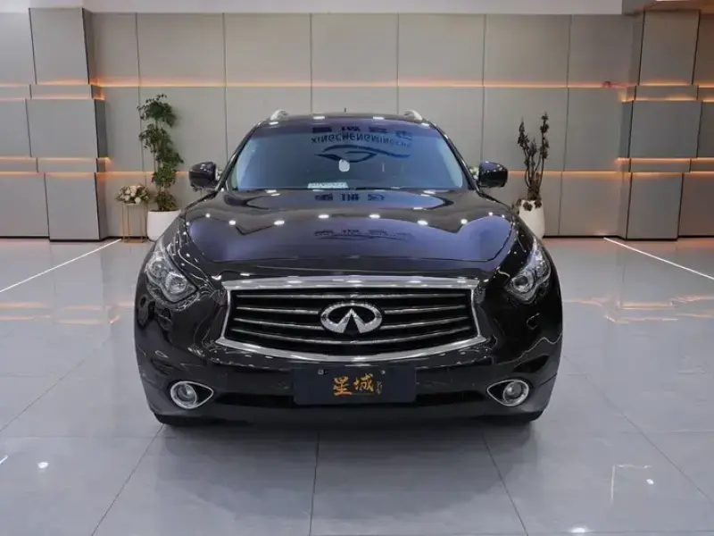 2013 Infiniti QX70 с пробегом 86 000 км