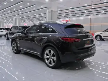 2013 Infiniti QX70 с пробегом 86 000 км