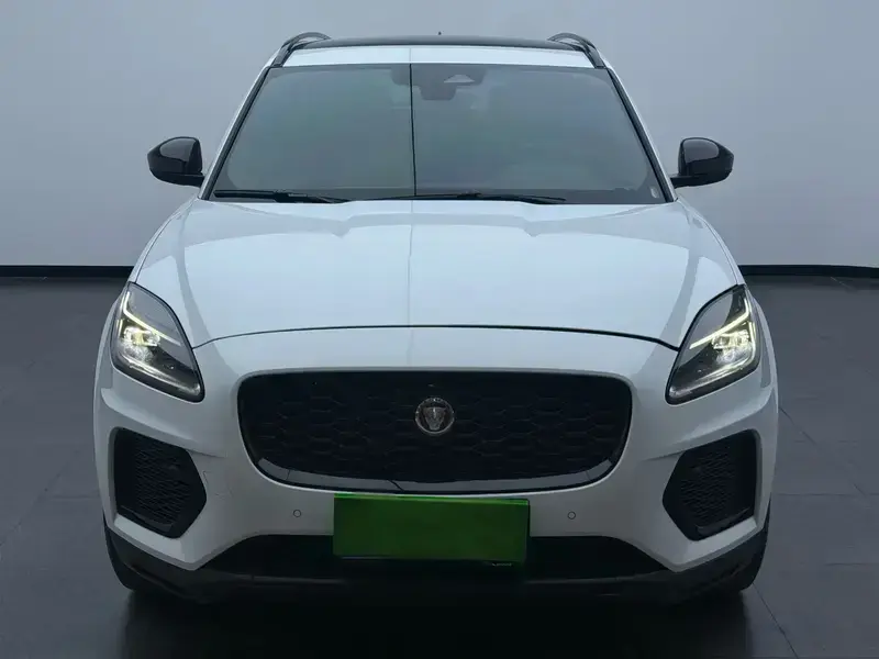 2024 Jaguar E-Pace с пробегом 20 000 км