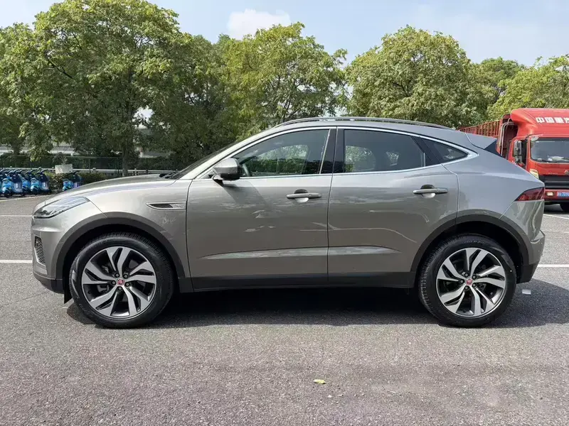 2024 Jaguar E-Pace с пробегом 24 000 км