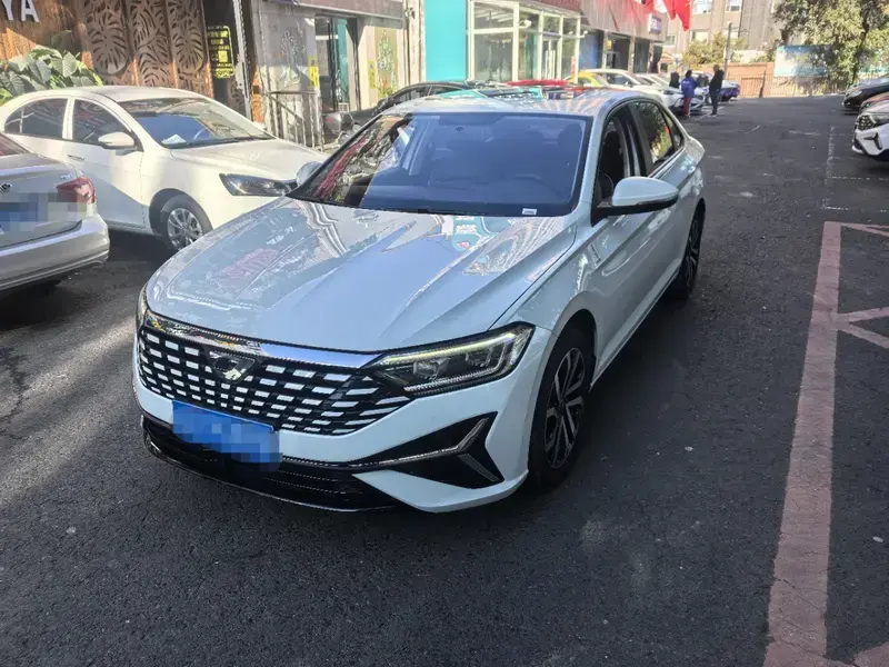 2025 Jetta VA7 с пробегом 19 000 км