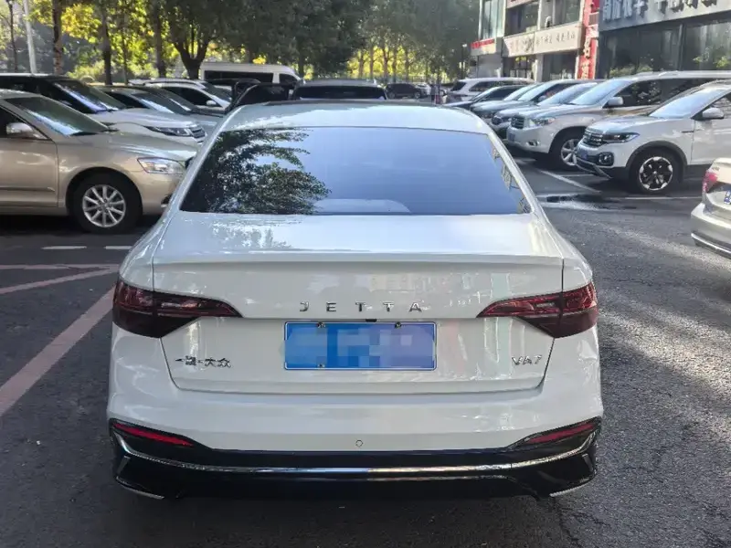 2025 Jetta VA7 с пробегом 19 000 км