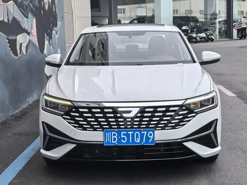 2025 Jetta VA7 с пробегом 10 000 км