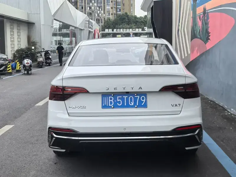 2025 Jetta VA7 с пробегом 10 000 км