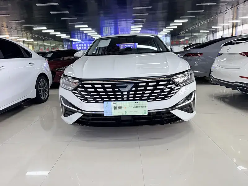 2025 Jetta VA7 с пробегом 17 000 км