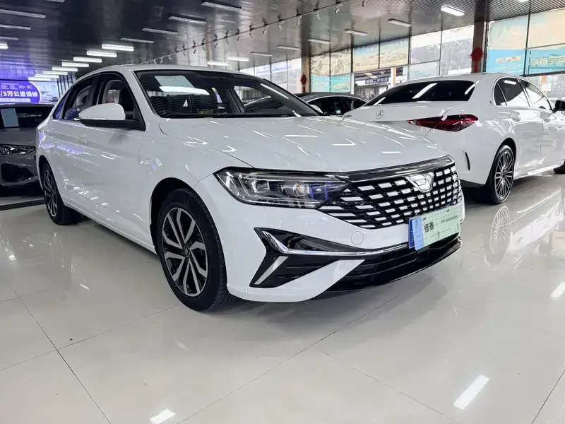 2025 Jetta VA7 с пробегом 17 000 км