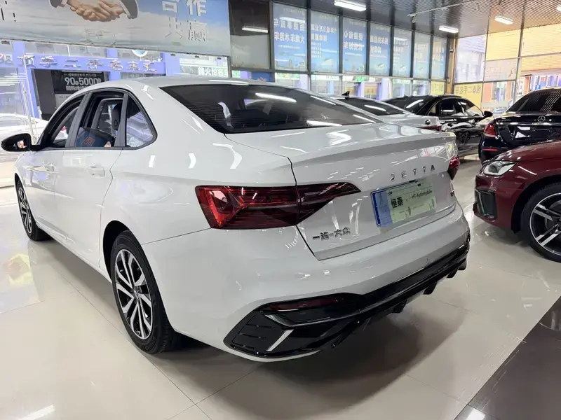 2025 Jetta VA7 с пробегом 17 000 км