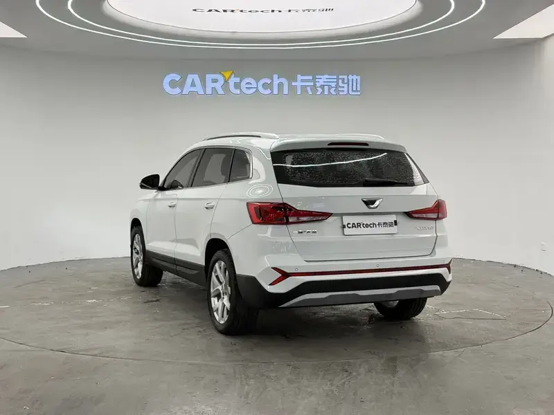 2023 Jetta VS7 с пробегом 30 000 км