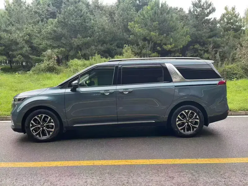 2021 Kia Carnival с пробегом 33 000 км