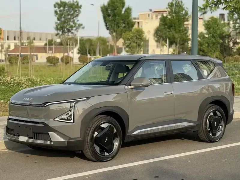 2025 Kia EV5 с пробегом 400 км