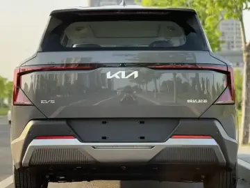 2025 Kia EV5 с пробегом 400 км