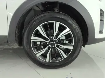2026 Kia KX1 с пробегом 4 000 км