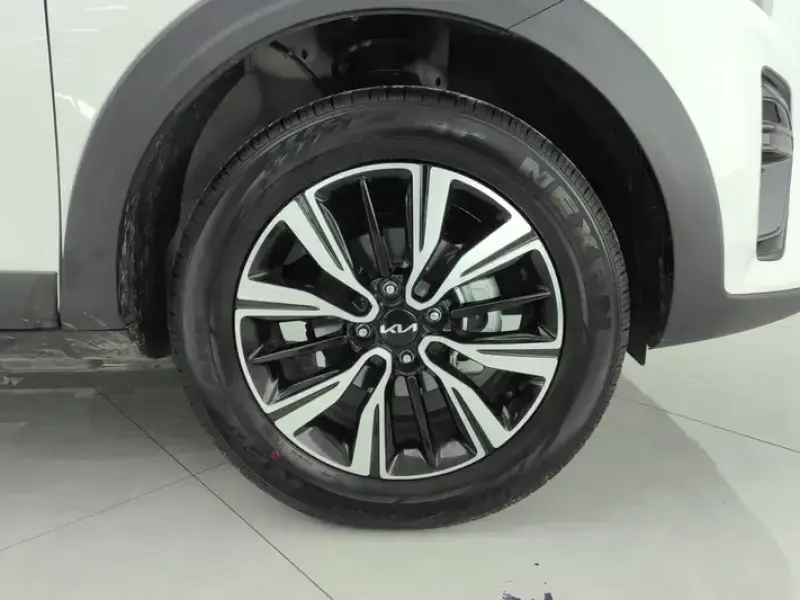 2026 Kia KX1 с пробегом 4 000 км