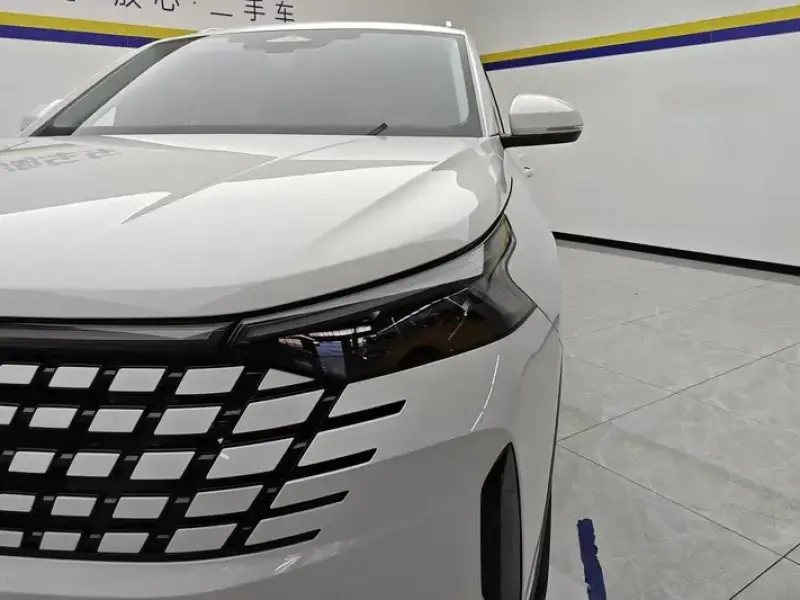 2026 Jetta VS8 с пробегом 4 000 км