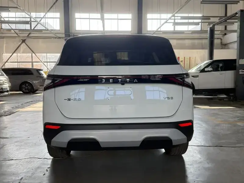 2026 Jetta VS8 с пробегом 100 км