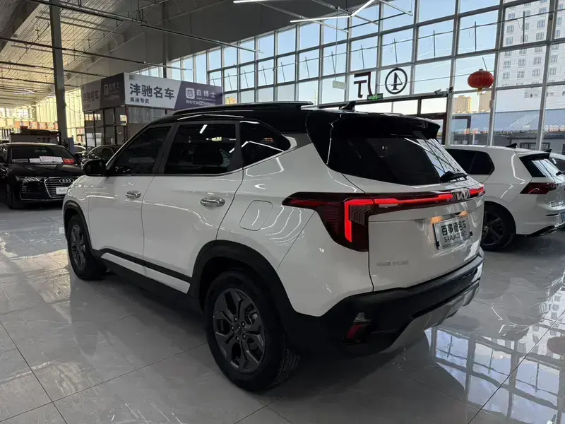 2023 Kia Seltos с пробегом 17 000 км