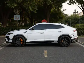2022 Lamborghini Urus с пробегом 16 000 км