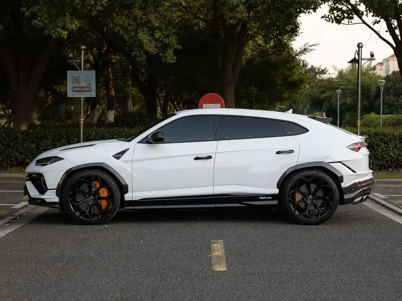 2022 Lamborghini Urus с пробегом 16 000 км