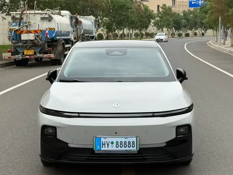 2025 Leapmotor B01 с пробегом 22 000 км