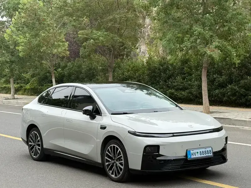 2025 Leapmotor B01 с пробегом 22 000 км