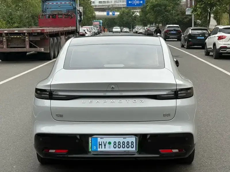 2025 Leapmotor B01 с пробегом 22 000 км